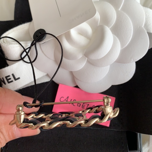 Chanel Classic Brooch Interwoven Leather - Picture 7 of 11